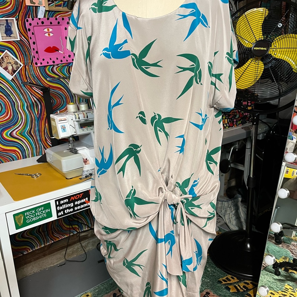 Silk swallow print blouson dress with tie front